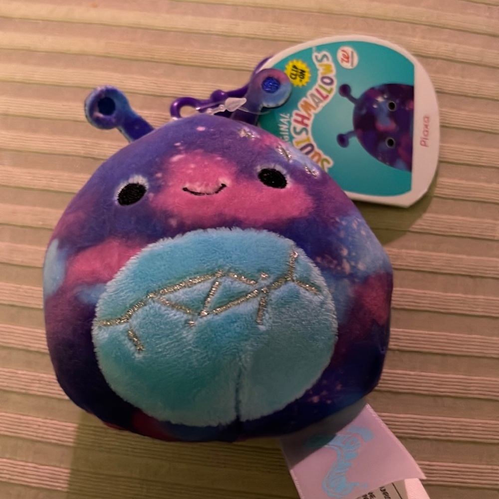 new with tags - 3.5” squishmallow Piaxa alien squish clip keychain